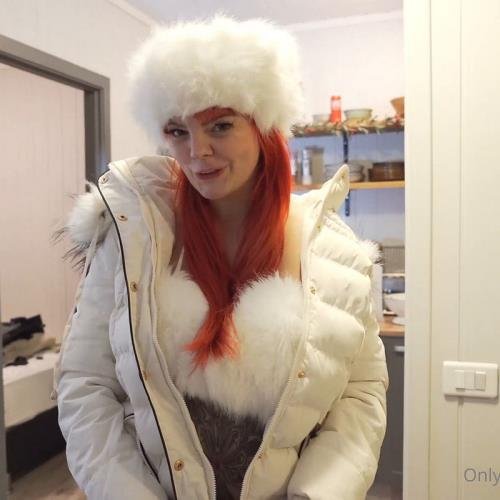 Onlyfans - Rebecca Goodwin  Beckymil911   Rebecca Goodwin  Beckymils Slutty Xmas Part 2 (FullHD/1080p/708 MB)