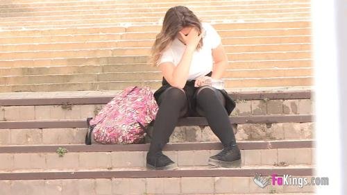 FAKings - Busco consuelo, mi novio me ha dejado... ?Quieres follar conmigo? (HD/720p/840 MB)