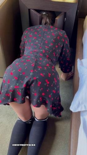 Onlyfans - Sweetbuttocks  The Maid Got Stuck In The Closet And Was Fucked By a Hotel Guest (SD/1080p/216 MB)