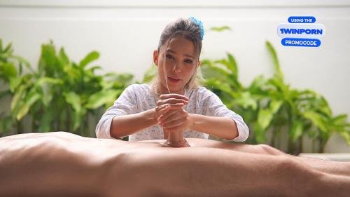 Onlyfans - A Small Asian Woman Massages a Big Penis Lil Karina (FullHD/1080p/395 MB)