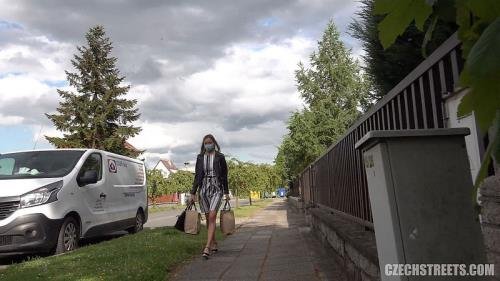 CzechStreets/RychlyPrachy.cz/CzechAV - Polina Maxim - FOOD AUTOMASAKR E125 (UltraHD/4K/2160p/2.21 GB)