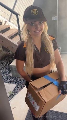 Onlyfans - Tripple Bri  Delivery Creampie (SD/1080p/118 MB)