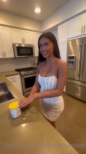 Onlyfans - Mia Falls Guest Sex Tape PPV (SD/720p/138 MB)