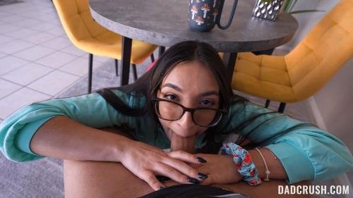 DadCrush/TeamSkeet - Madison Wilde My Stepdaddy is My Biggest Fan (FullHD/1080p/1005 MB)