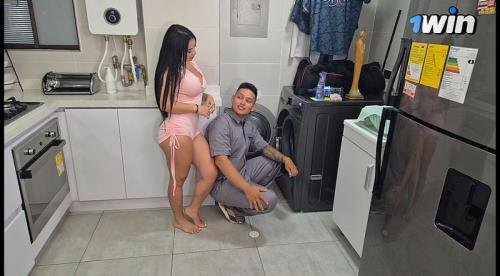 Onlyfans - The Technician Fixes My Washing Machine And I Pay Him By Fucking Him Hard And Milking Him Full Ofcum Alejandra Palacios (FullHD/1080p/372 MB)