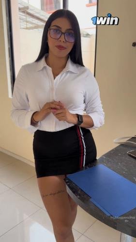 Onlyfans - Newbie Real Estate Agent Agrees To Fuck Her Client To Convince Him MyBlogPersonal (SD/1920p/383 MB)