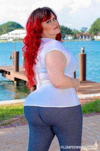PLUMPERPASS - Marcy Diamond  Stretching Her Pussy (SD/480p/219 MB)