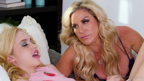 MommysGirl/GirlsWay - Chloe Cherry, Kayla Paige  I'm Always Here For You, Sweetie (FullHD/1080p/1.10 GB)