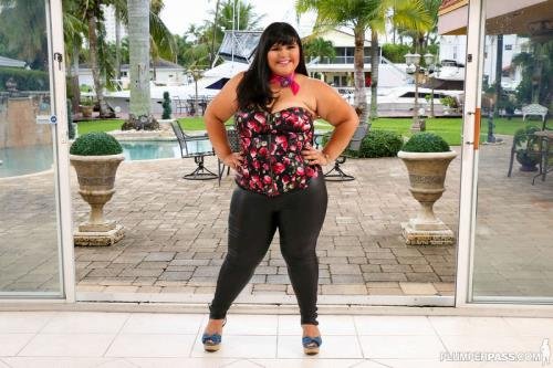 PLUMPERPASS - Karla Lane  Police Plumpin (SD/480p/289 MB)