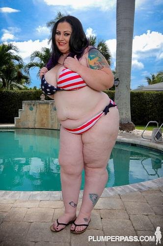 PLUMPERPASS - Glory Foxxx  A Glorious Homecoming (SD/480p/289 MB)