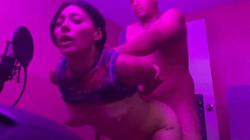 Onlyfans - Fucked My Boss In The Studio RatedM4Mature (FullHD/1080p/163 MB)