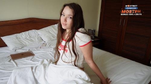 Onlyfans - Caught Stepsister Watching Porn Offered To Fuck  Deluxe Bitch Bonnie Blaze (FullHD/1080p/299 MB)