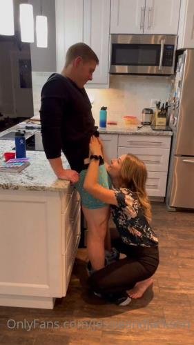 Onlyfans - Jessie And Jackson Kitchen Fuck (SD/854p/131 MB)