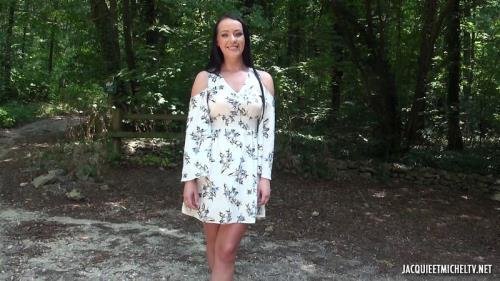 JacquieEtMichelTV/Indecentes-Voisines - Carolina Vogue Aka Karolina Star, Carolina Star  Carolina, 30, Ignites The Forest (FullHD/1080p/1.04 GB)