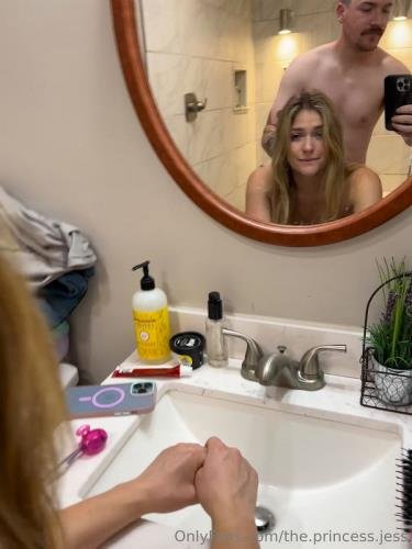 Onlyfans - Jess Cromwell The Princess Jess  Bathroom BG Sextape (HD/1920p/300 MB)