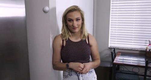 Onlyfans - Boy Invite Her In Home And Slowly She Strips Naked (HD/720p/368 MB)
