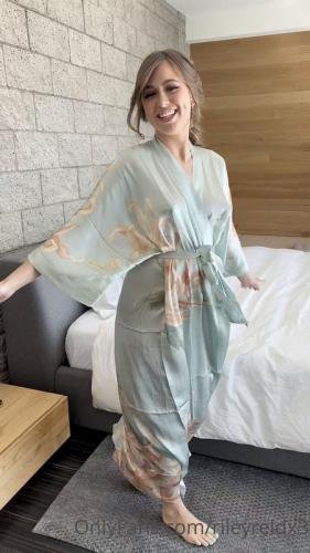 Onlyfans - Riley Reid Blowjob And Fuck PPV In Japan (SD/1920p/469 MB)