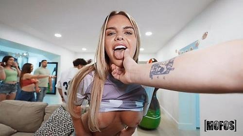 HesGotRizz/Mofos - Kate Dalia, Char Gates Game Day With Kate (FullHD/1080p/3.71 GB)